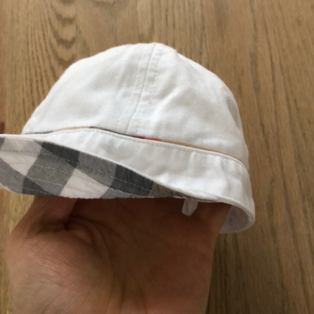 COPY - Infant boys Burberry sun hat EUC 6-9 month…
